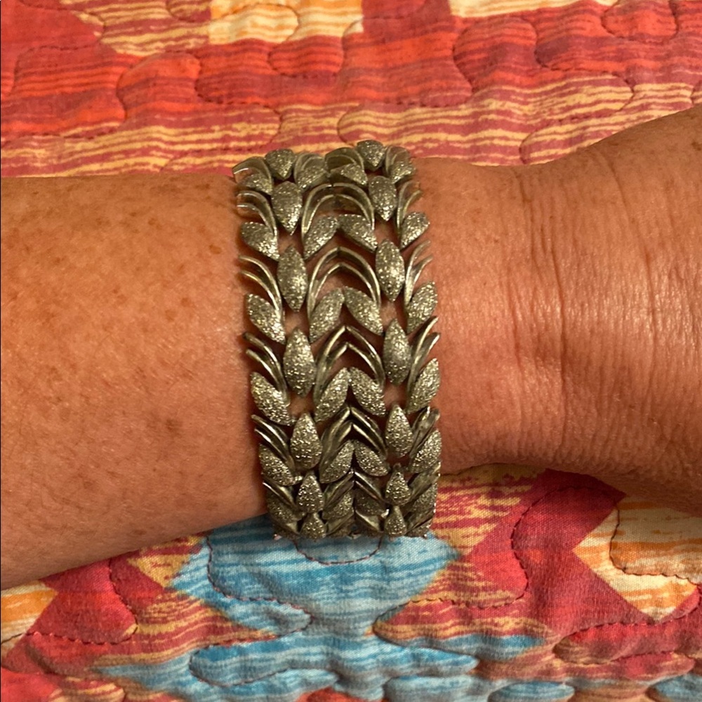 Vintage Silver Leaf Pattern Bracelet - image 1